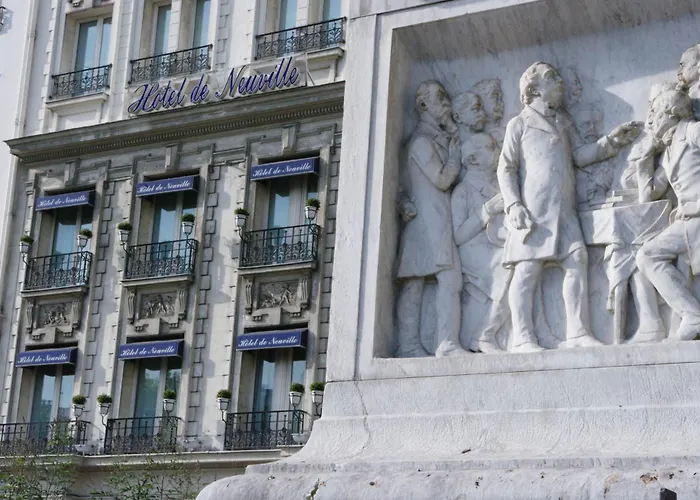 Hotel de Neuville Arc de Triomphe Paris